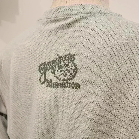 Woman's 2022 Grandma's Marathon Duluth Grey Long Sleeve Training Shirt XL - Picture 4 of 8